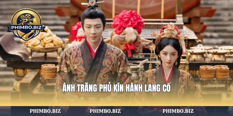Ánh trăng phủ kín hành lang cổ