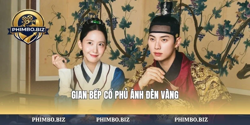 Gian bếp cổ phủ ánh đèn vàng